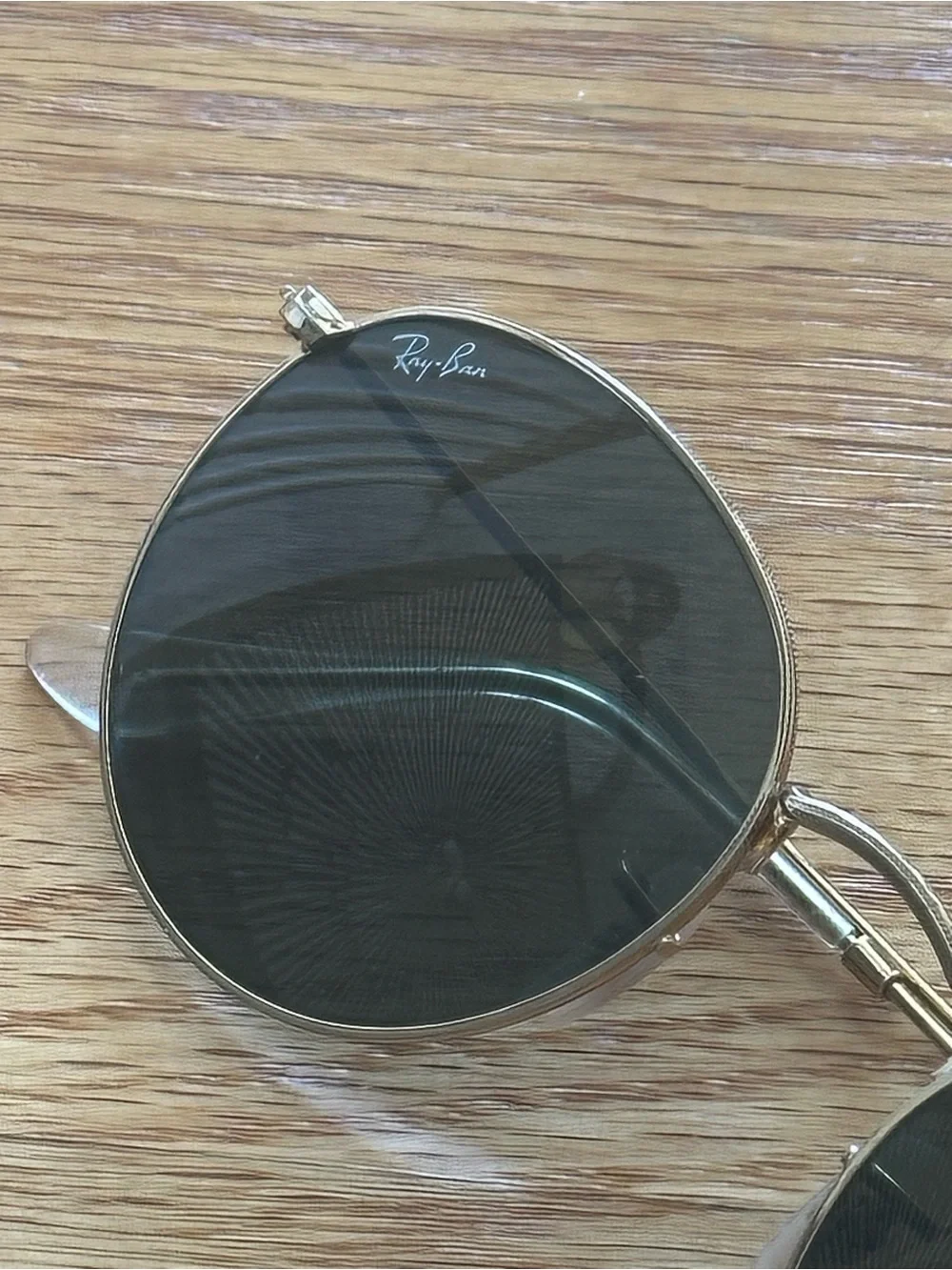 Ray-Ban Round Metal Sunglasses in Gold